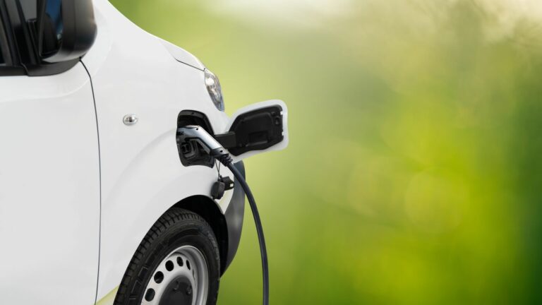 Pakettiauton hankintatuki on mahdollista saada vielä 2024 sähkö- ja kaasukäyttöisiin pakettiautoihin.